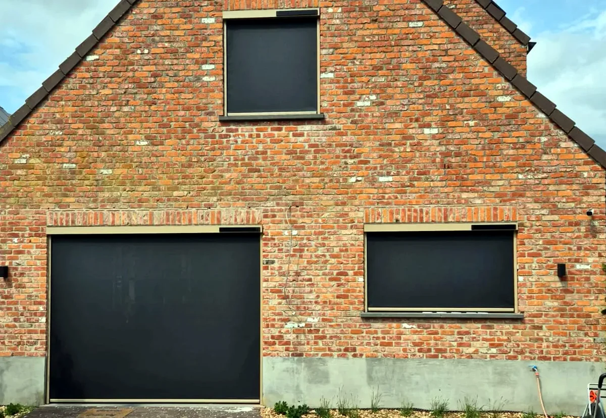 Stores pare-soleil extérieurs pour plus de confort à la maison